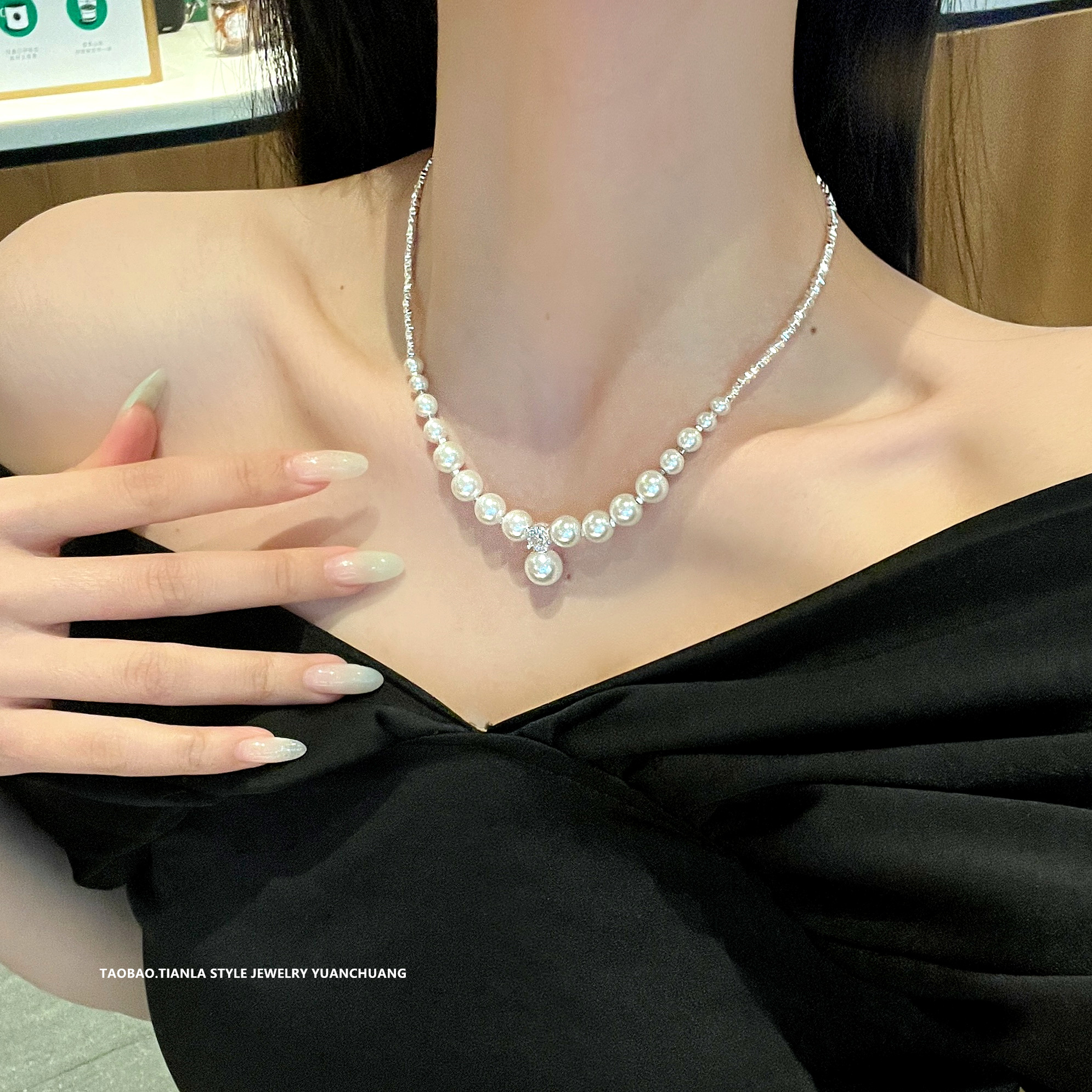 Light Luxury Broken Silver Pearl Necklace for Women - Versatile Clavicle Chain, High-End Niche Design Neck Accessory