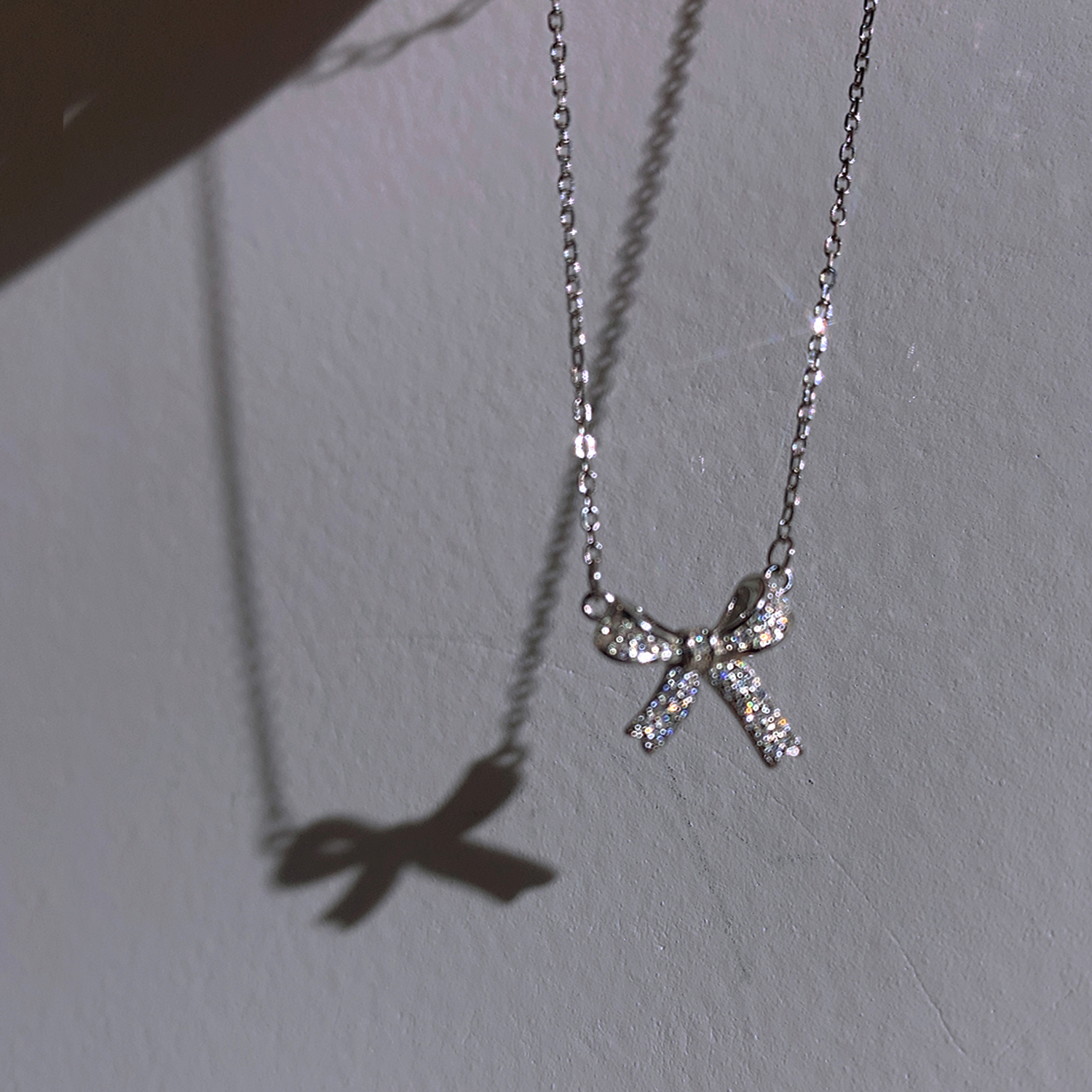 Light Luxury Butterfly Knot Necklace for Women - High-End Clavicle Chain, Stylish 90s Inspired Jewelry Light Luxury Butterfly Knot Necklace for Women - High-End Clavicle Chain, Stylish 90s Inspired Jewelry