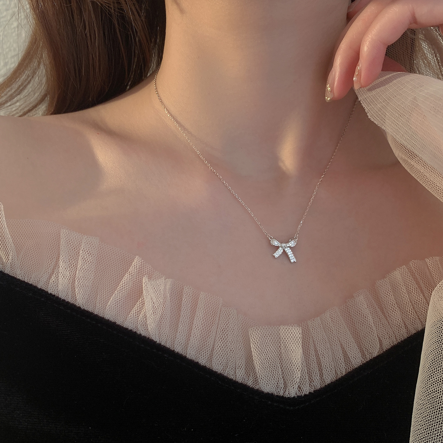 Light Luxury Butterfly Knot Necklace for Women - High-End Clavicle Chain, Stylish 90s Inspired Jewelry Light Luxury Butterfly Knot Necklace for Women - High-End Clavicle Chain, Stylish 90s Inspired Jewelry