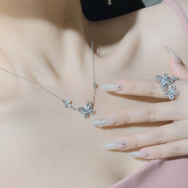 Light Luxury Butterfly Pendant Necklace for Women, High-End Clavicle Chain, 2025 Trendy Neck Chain, Elegant Accessories