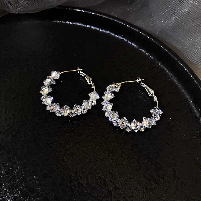 Light Luxury Exquisite Ear Hoops - Niche Design High-End Women's Jewelry, Chic Parisian Style, Elegant Fashion Accessories Light Luxury Exquisite Ear Hoops - Niche Design High-End Women's Jewelry, Chic Parisian Style, Elegant Fashion Accessories