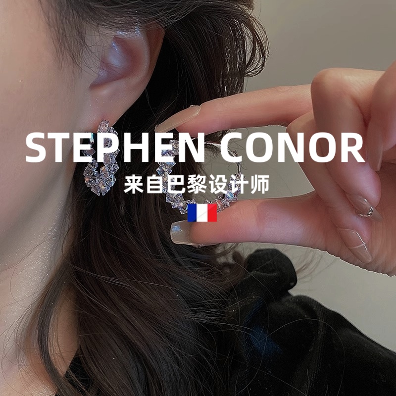 Light Luxury Exquisite Ear Hoops - Niche Design High-End Women's Jewelry, Chic Parisian Style, Elegant Fashion Accessories Light Luxury Exquisite Ear Hoops - Niche Design High-End Women's Jewelry, Chic Parisian Style, Elegant Fashion Accessories