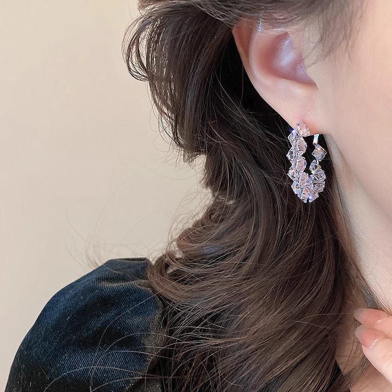 Light Luxury Exquisite Ear Hoops - Niche Design High-End Women's Jewelry, Chic Parisian Style, Elegant Fashion Accessories Light Luxury Exquisite Ear Hoops - Niche Design High-End Women's Jewelry, Chic Parisian Style, Elegant Fashion Accessories