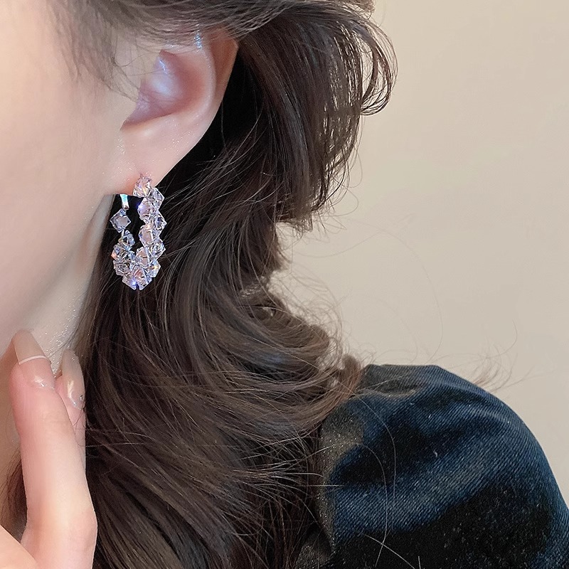 Light Luxury Exquisite Ear Hoops - Niche Design High-End Women's Jewelry, Chic Parisian Style, Elegant Fashion Accessories Light Luxury Exquisite Ear Hoops - Niche Design High-End Women's Jewelry, Chic Parisian Style, Elegant Fashion Accessories