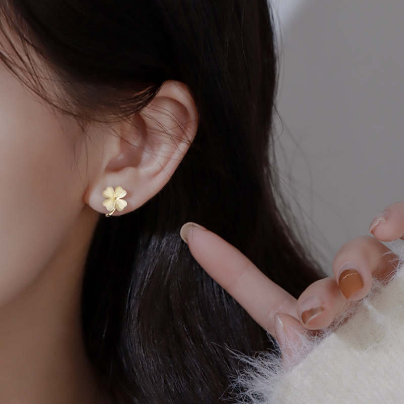 Light Luxury Four-Leaf Clover Earrings for Women - High-End Jewelry Trend, Elegant Accessories for Chic Style Light Luxury Four-Leaf Clover Earrings for Women - High-End Jewelry Trend, Elegant Accessories for Chic Style