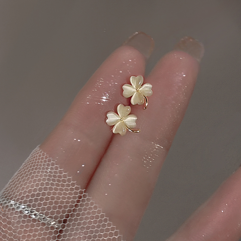 Light Luxury Four-Leaf Clover Earrings for Women - High-End Jewelry Trend, Elegant Accessories for Chic Style Light Luxury Four-Leaf Clover Earrings for Women - High-End Jewelry Trend, Elegant Accessories for Chic Style