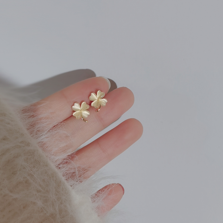 Light Luxury Four-Leaf Clover Earrings for Women - High-End Jewelry Trend, Elegant Accessories for Chic Style Light Luxury Four-Leaf Clover Earrings for Women - High-End Jewelry Trend, Elegant Accessories for Chic Style