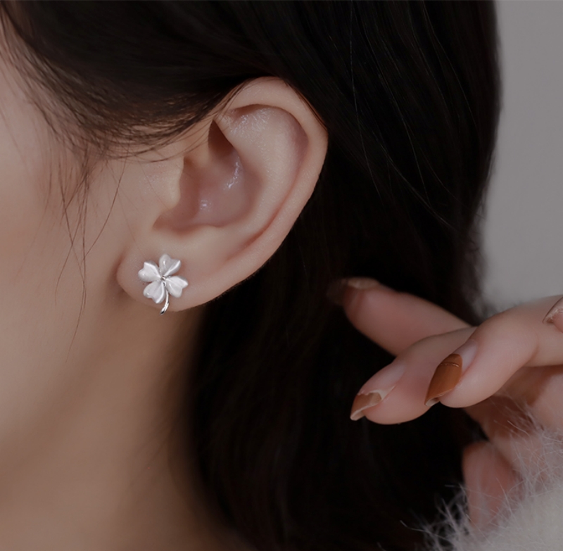 Light Luxury Four-Leaf Clover Earrings for Women - High-End Jewelry Trend, Elegant Accessories for Chic Style Light Luxury Four-Leaf Clover Earrings for Women - High-End Jewelry Trend, Elegant Accessories for Chic Style