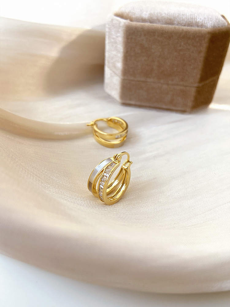 Light Luxury French-Style Gold Double Hoop Earrings for Women, Unique Minimalist Design, Versatile Fashion Ear Clips, Elegant Accessories Light Luxury French-Style Gold Double Hoop Earrings for Women, Unique Minimalist Design, Versatile Fashion Ear Clips, Elegant Accessories