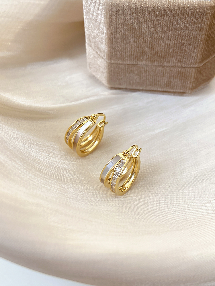 Light Luxury French-Style Gold Double Hoop Earrings for Women, Unique Minimalist Design, Versatile Fashion Ear Clips, Elegant Accessories Light Luxury French-Style Gold Double Hoop Earrings for Women, Unique Minimalist Design, Versatile Fashion Ear Clips, Elegant Accessories