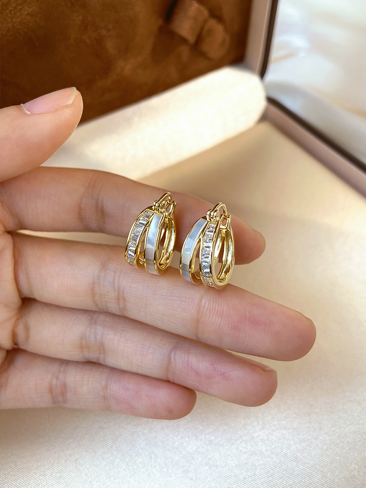 Light Luxury French-Style Gold Double Hoop Earrings for Women, Unique Minimalist Design, Versatile Fashion Ear Clips, Elegant Accessories Light Luxury French-Style Gold Double Hoop Earrings for Women, Unique Minimalist Design, Versatile Fashion Ear Clips, Elegant Accessories