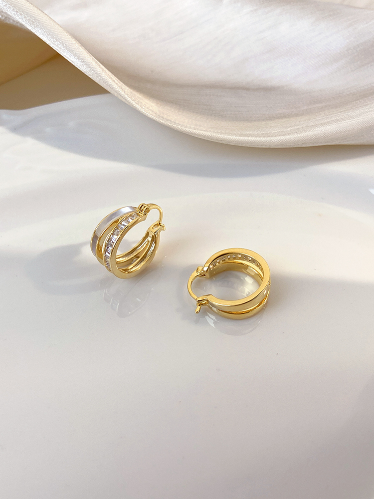 Light Luxury French-Style Gold Double Hoop Earrings for Women, Unique Minimalist Design, Versatile Fashion Ear Clips, Elegant Accessories Light Luxury French-Style Gold Double Hoop Earrings for Women, Unique Minimalist Design, Versatile Fashion Ear Clips, Elegant Accessories