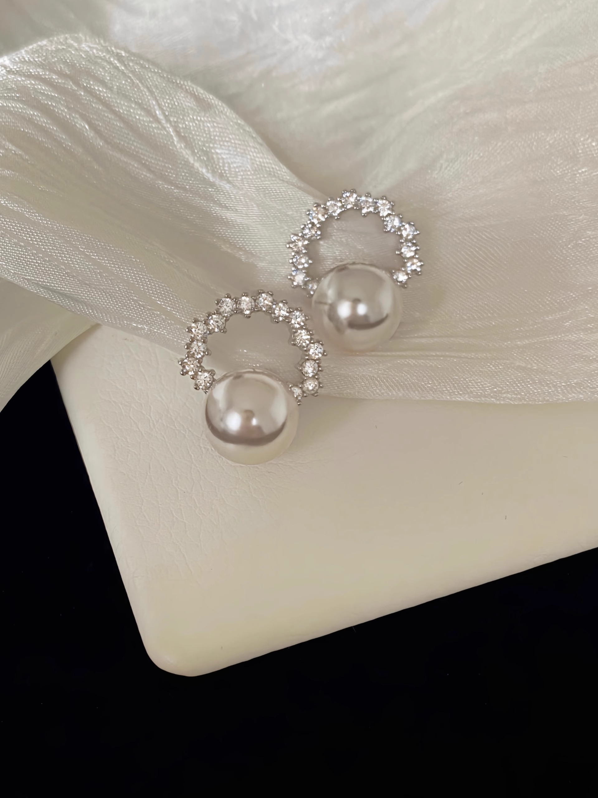 Light Luxury Full S925 Silver Earrings with Austrian Pearl and Diamond Inlay for Women - Elegant Jewelry Accessory Light Luxury Full S925 Silver Earrings with Austrian Pearl and Diamond Inlay for Women - Elegant Jewelry Accessory