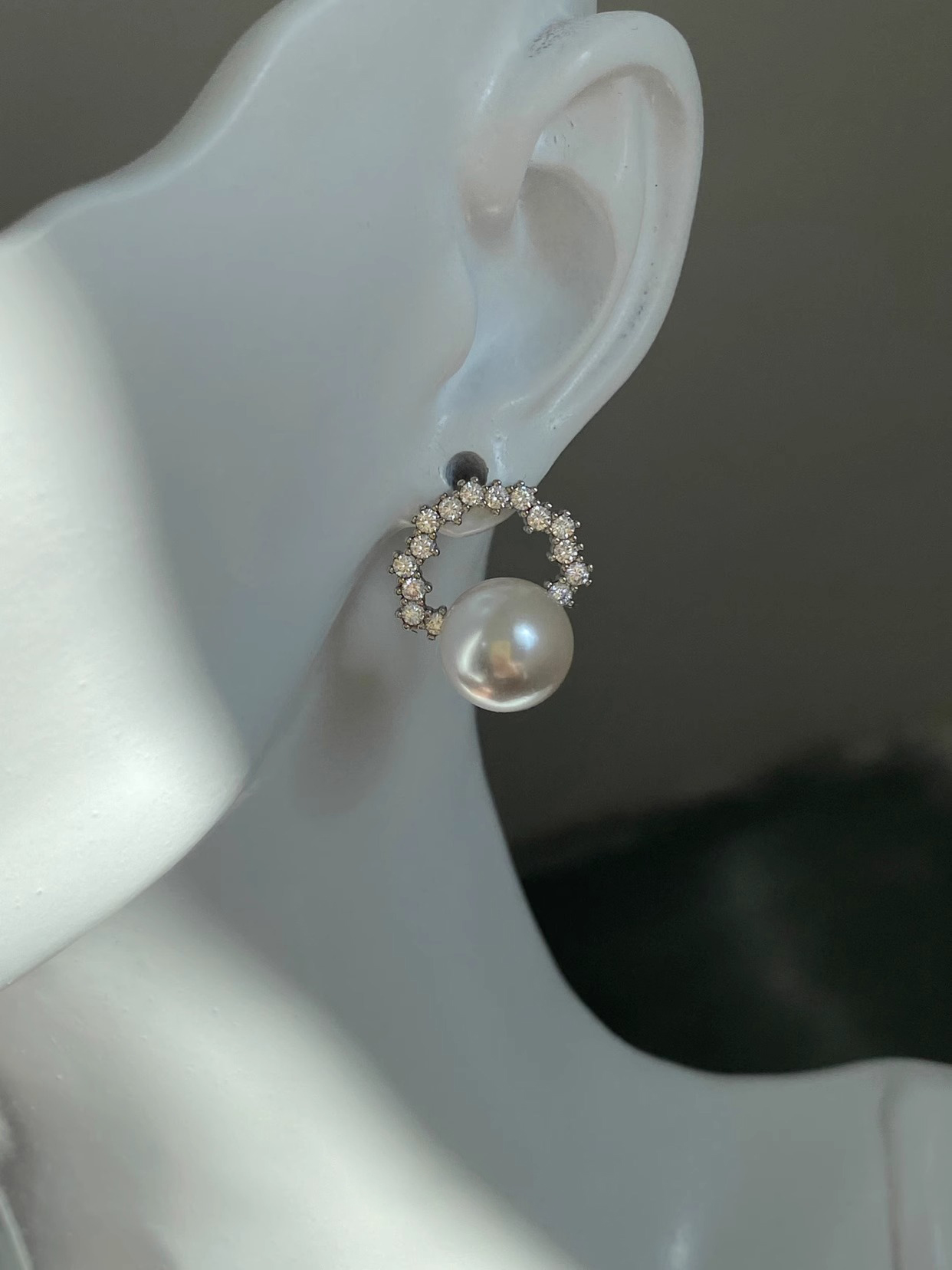 Light Luxury Full S925 Silver Earrings with Austrian Pearl and Diamond Inlay for Women - Elegant Jewelry Accessory Light Luxury Full S925 Silver Earrings with Austrian Pearl and Diamond Inlay for Women - Elegant Jewelry Accessory