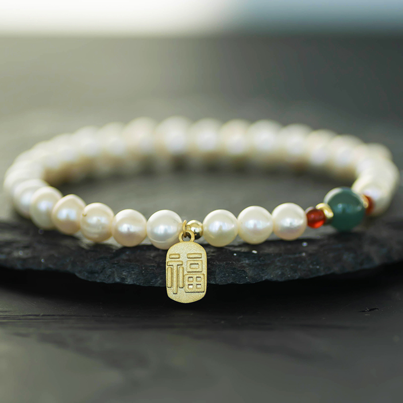 Light Luxury Gold-Plated Freshwater Pearl Bracelet with Agate Pendant - Unique Gift for Friends, Elegant Fashion Accessory Light Luxury Gold-Plated Freshwater Pearl Bracelet with Agate Pendant - Unique Gift for Friends, Elegant Fashion Accessory