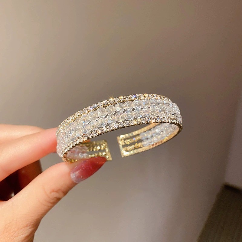 Light Luxury High-End Bracelet - Paris Fashion, Elegant Niche Design, Trendy Temperament Accessory, Chic for Any Occasion Light Luxury High-End Bracelet - Paris Fashion, Elegant Niche Design, Trendy Temperament Accessory, Chic for Any Occasion
