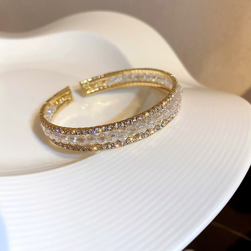 Light Luxury High-End Bracelet - Paris Fashion, Elegant Niche Design, Trendy Temperament Accessory, Chic for Any Occasion Light Luxury High-End Bracelet - Paris Fashion, Elegant Niche Design, Trendy Temperament Accessory, Chic for Any Occasion