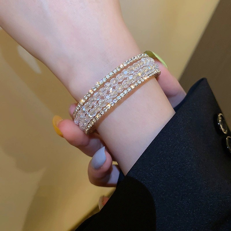 Light Luxury High-End Bracelet - Paris Fashion, Elegant Niche Design, Trendy Temperament Accessory, Chic for Any Occasion