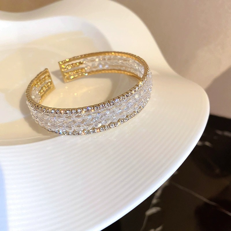 Light Luxury High-End Bracelet - Paris Fashion, Elegant Niche Design, Trendy Temperament Accessory, Chic for Any Occasion