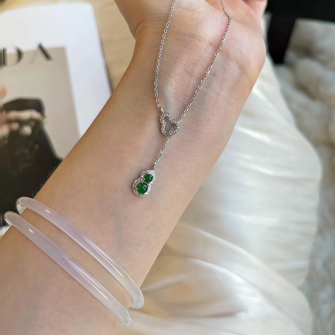 Light Luxury Jade Gourd Pendant Necklace in S925 Silver - Chinese Style Jewelry with Cool Feel