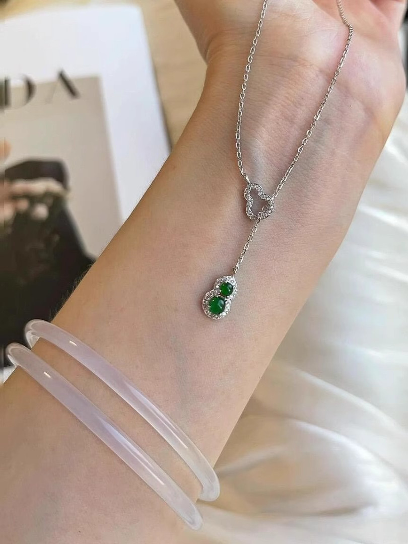 Light Luxury Jade Gourd Pendant Necklace in S925 Silver - Chinese Style Jewelry with Cool Feel Light Luxury Jade Gourd Pendant Necklace in S925 Silver - Chinese Style Jewelry with Cool Feel