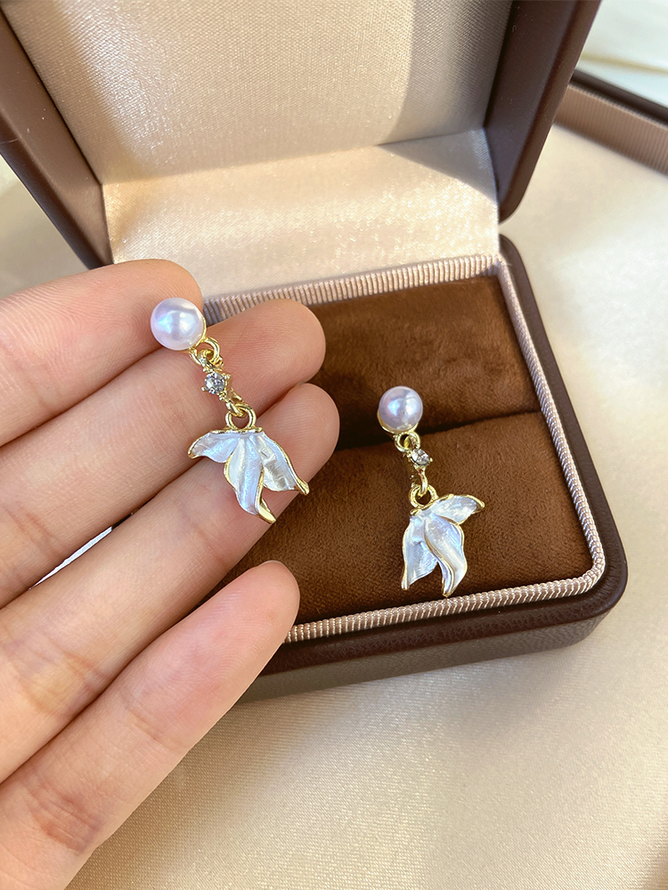 Light Luxury Mermaid Tail Pendant Earrings with Pearl Tassel for Women - Unique High-End Style, Elegant Fashion Accessory