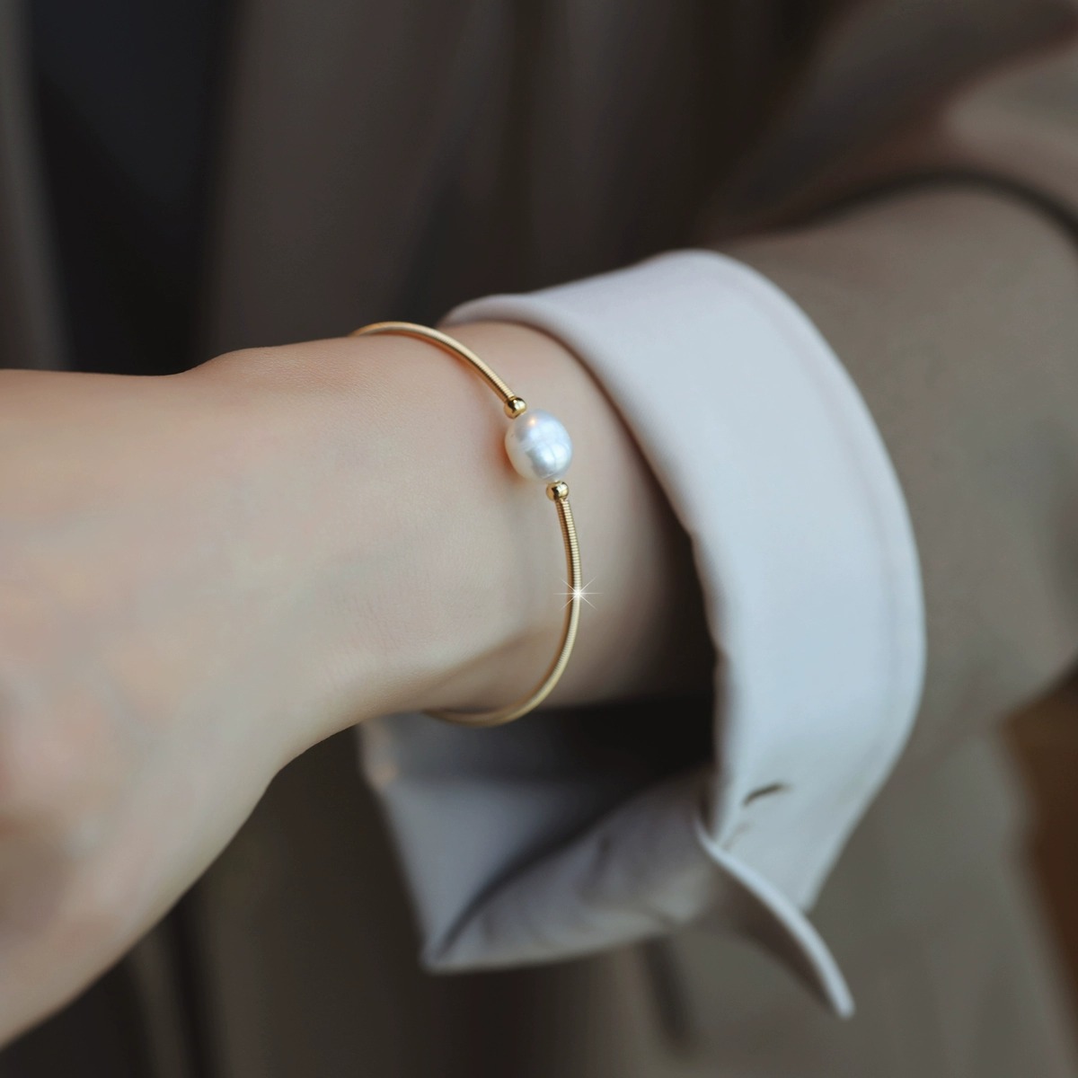 Light Luxury Pearl Bracelet - Chic Niche Fashion Accessory for Elegant Styles