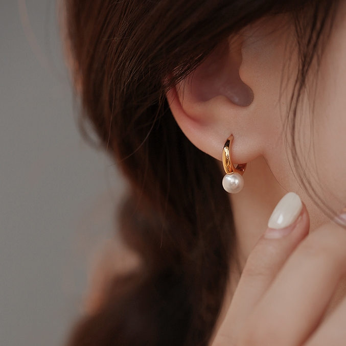 Light Luxury Pearl Design Earrings for Women - Elegant Ear Clips and Studs in Timeless Style Light Luxury Pearl Design Earrings for Women - Elegant Ear Clips and Studs in Timeless Style