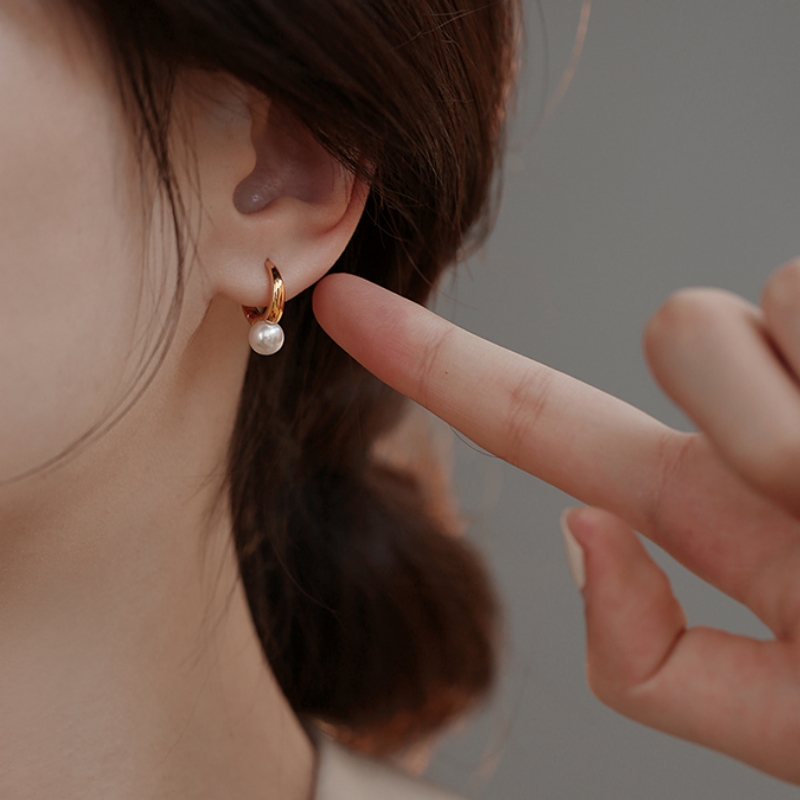 Light Luxury Pearl Design Earrings for Women - Elegant Ear Clips and Studs in Timeless Style