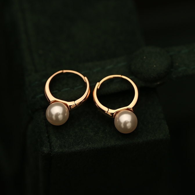Light Luxury Pearl Design Earrings for Women - Elegant Ear Clips and Studs in Timeless Style Light Luxury Pearl Design Earrings for Women - Elegant Ear Clips and Studs in Timeless Style