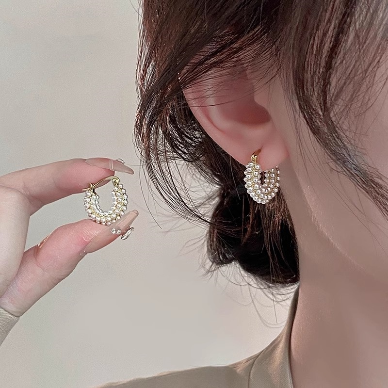 Light Luxury Pearl Earrings for Women - Elegant Design, Chic Ear Accessories for Fashion Lovers Light Luxury Pearl Earrings for Women - Elegant Design, Chic Ear Accessories for Fashion Lovers