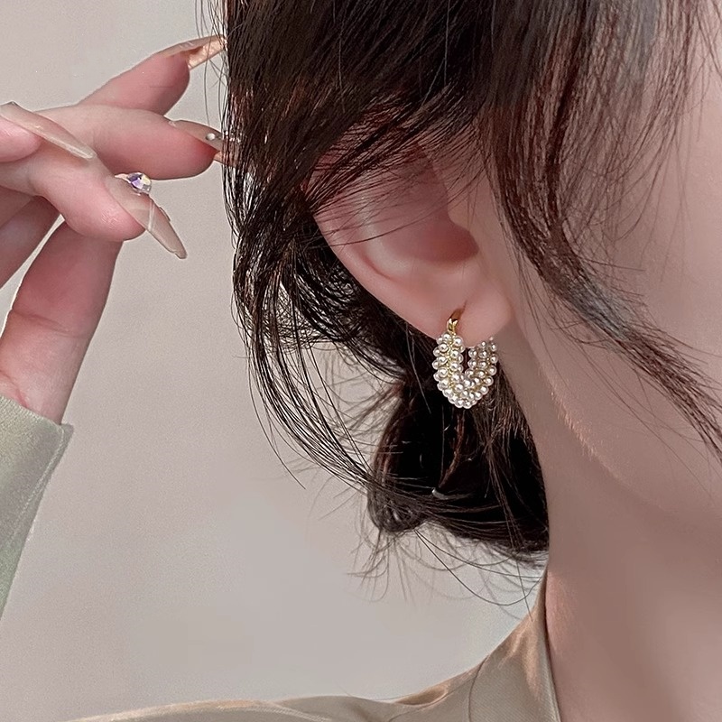 Light Luxury Pearl Earrings for Women - Elegant Design, Chic Ear Accessories for Fashion Lovers Light Luxury Pearl Earrings for Women - Elegant Design, Chic Ear Accessories for Fashion Lovers