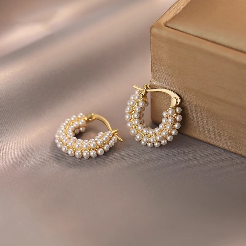 Light Luxury Pearl Earrings for Women - Elegant Design, Chic Ear Accessories for Fashion Lovers Light Luxury Pearl Earrings for Women - Elegant Design, Chic Ear Accessories for Fashion Lovers
