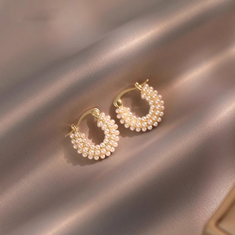Light Luxury Pearl Earrings for Women - Elegant Design, Chic Ear Accessories for Fashion Lovers Light Luxury Pearl Earrings for Women - Elegant Design, Chic Ear Accessories for Fashion Lovers