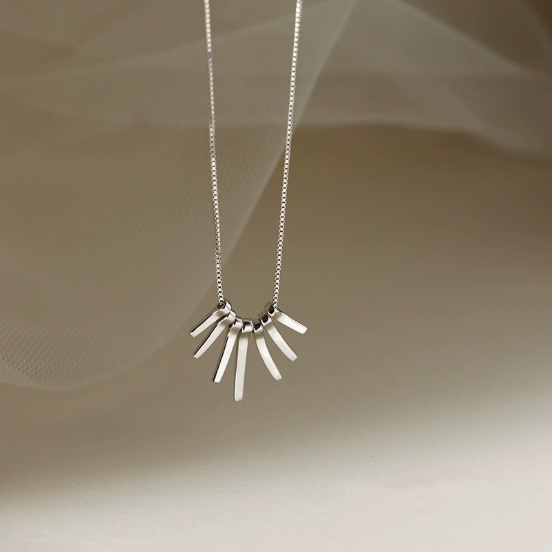 Light Luxury Pendant Clavicle Chain Jewelry - High-Quality Fashion Accessory for Chic Temperament Light Luxury Pendant Clavicle Chain Jewelry - High-Quality Fashion Accessory for Chic Temperament