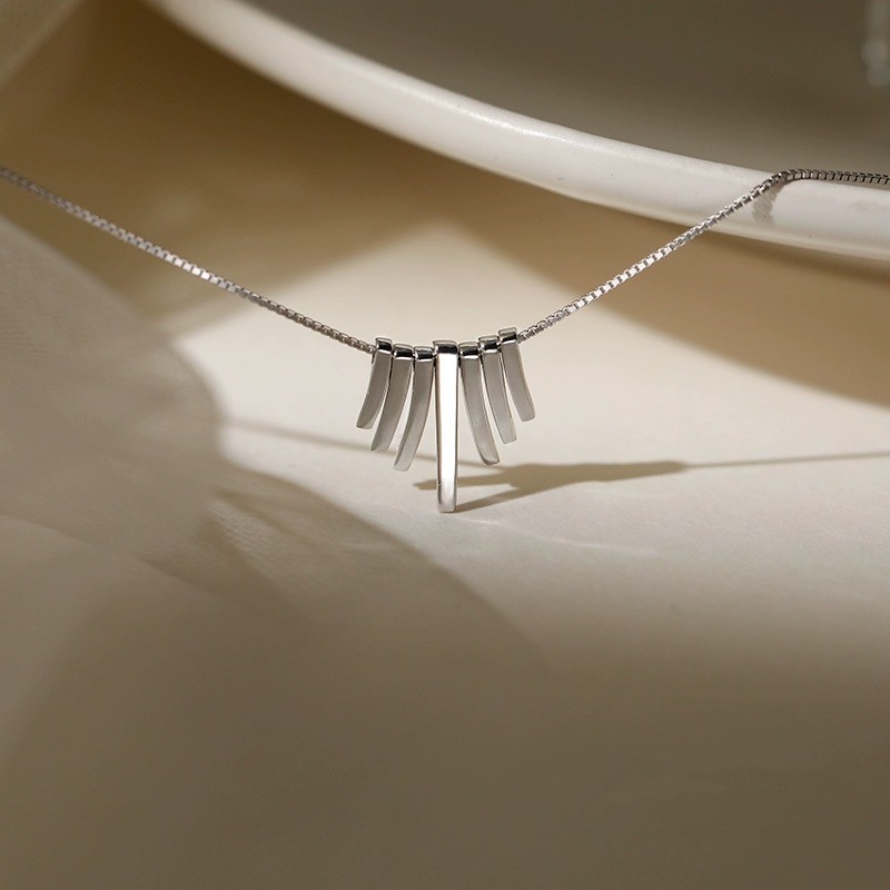 Light Luxury Pendant Clavicle Chain Jewelry - High-Quality Fashion Accessory for Chic Temperament Light Luxury Pendant Clavicle Chain Jewelry - High-Quality Fashion Accessory for Chic Temperament