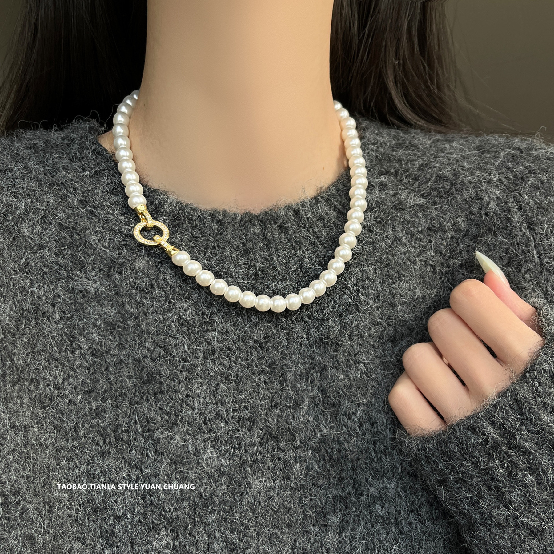 Light Luxury Pig Nose Pearl Necklace for Women, Niche Design Clavicle Chain, Versatile High-End Neck Accessory