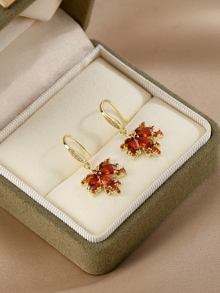 Light Luxury Red Maple Leaf Earrings for Women - High-End Autumn Winter Fashion Accessories, Trending Niche Design Light Luxury Red Maple Leaf Earrings for Women - High-End Autumn Winter Fashion Accessories, Trending Niche Design