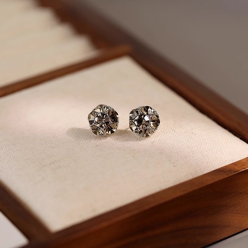 Light Luxury Round Ball Earrings for Women, Unique High-End Ear Studs, Elegant Fashion Accessory Light Luxury Round Ball Earrings for Women, Unique High-End Ear Studs, Elegant Fashion Accessory