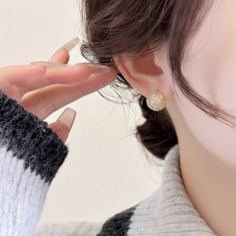 Light Luxury Round Ball Earrings for Women, Unique Temperament Ear Studs, Chic Fashion Accessories Light Luxury Round Ball Earrings for Women, Unique Temperament Ear Studs, Chic Fashion Accessories