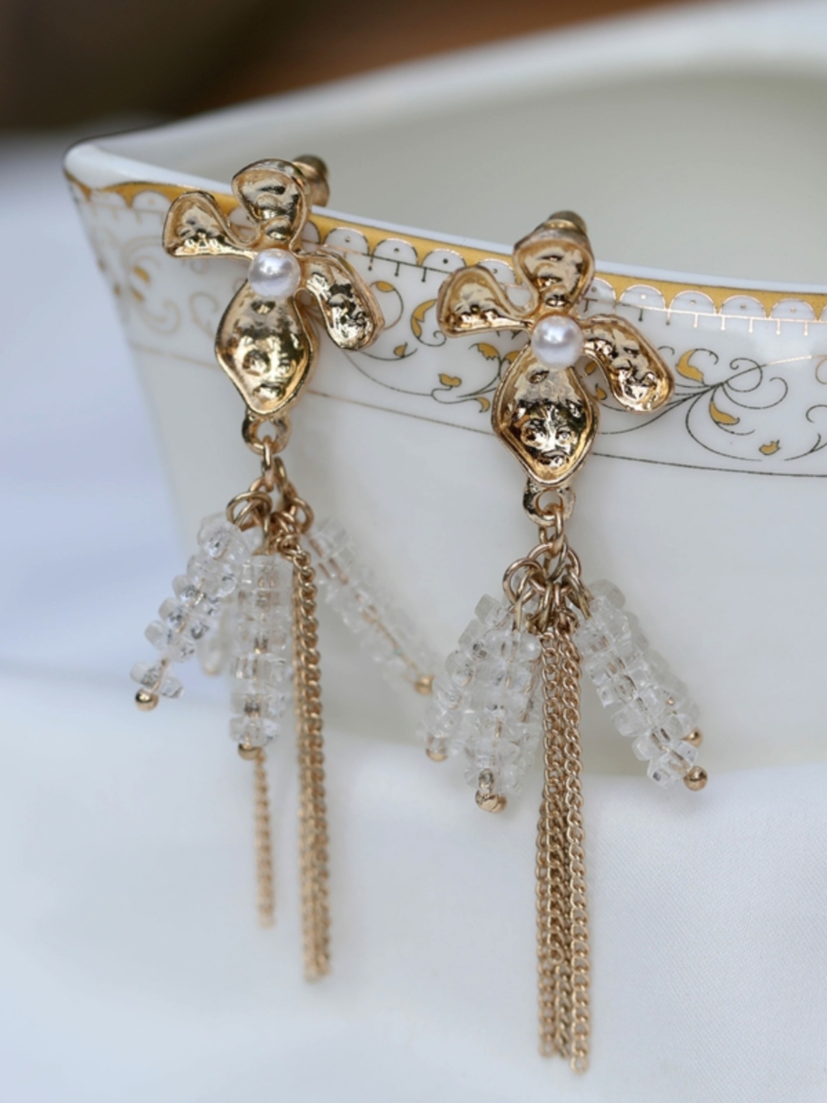 Light Luxury S925 Silver Needle Glass Crystal Tassel Earrings, Elegant Gold Flower Drop Design, Goddess-Inspired Niche Jewelry Light Luxury S925 Silver Needle Glass Crystal Tassel Earrings, Elegant Gold Flower Drop Design, Goddess-Inspired Niche Jewelry