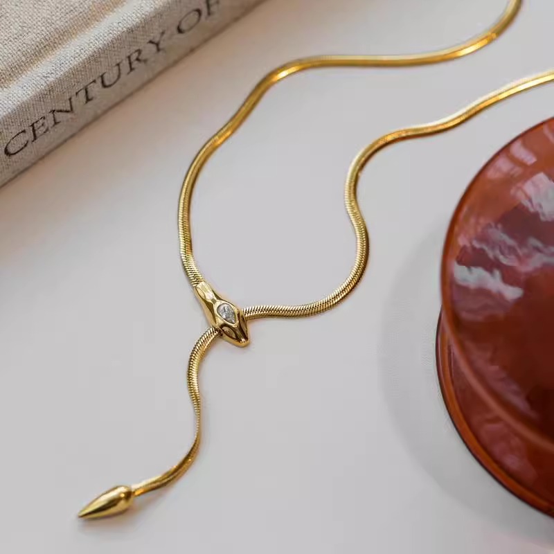 Light Luxury Snake Bone Necklace for Women - Niche Clavicle Chain, Stylish Sweater Chain, Elegant Fashion Accessory Light Luxury Snake Bone Necklace for Women - Niche Clavicle Chain, Stylish Sweater Chain, Elegant Fashion Accessory