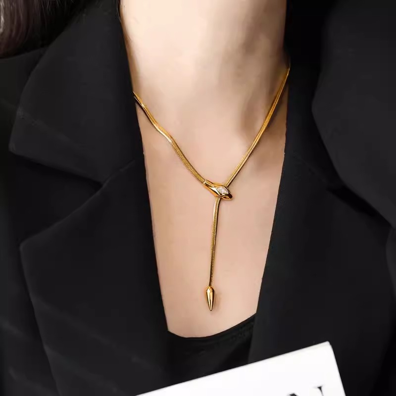 Light Luxury Snake Bone Necklace for Women - Niche Clavicle Chain, Stylish Sweater Chain, Elegant Fashion Accessory Light Luxury Snake Bone Necklace for Women - Niche Clavicle Chain, Stylish Sweater Chain, Elegant Fashion Accessory