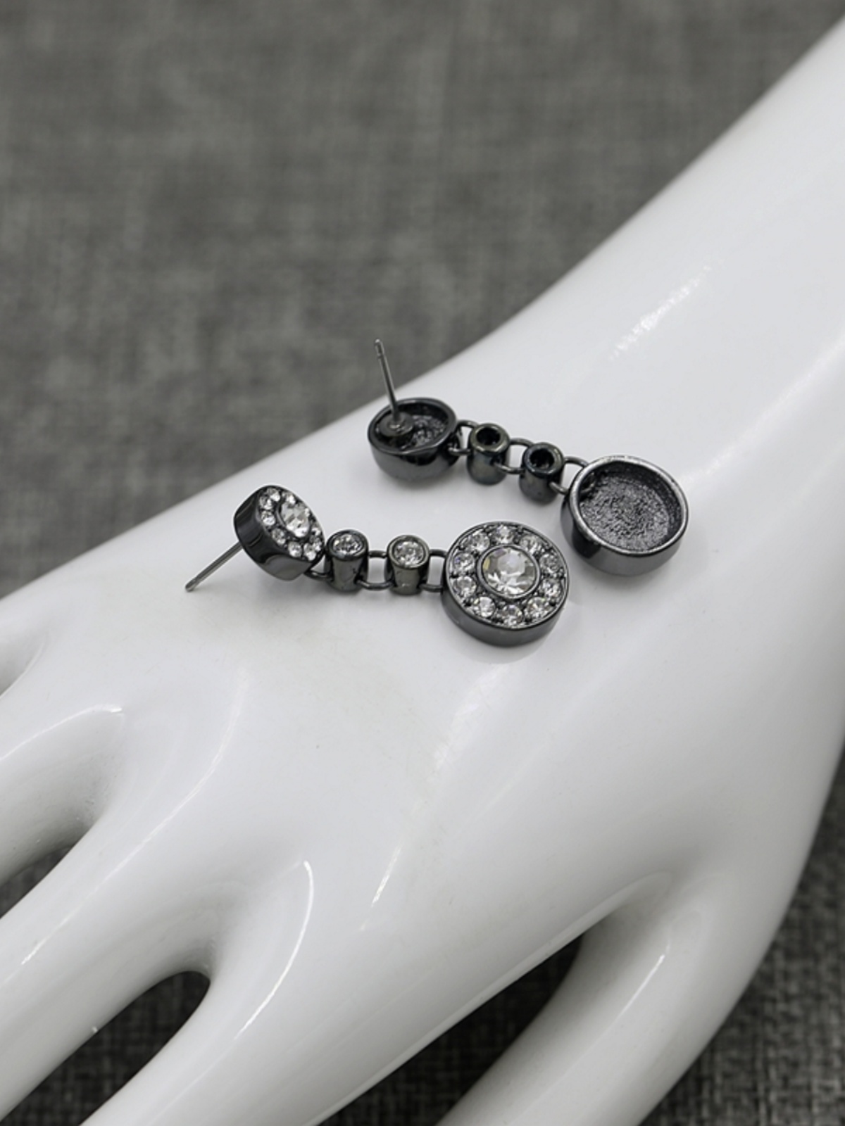 Light Luxury Sparkling Gemstone Earrings, Textured Water Drill Ear Pendants, Hypoallergenic Black Jewelry, Korean Style Accessories Light Luxury Sparkling Gemstone Earrings, Textured Water Drill Ear Pendants, Hypoallergenic Black Jewelry, Korean Style Accessories