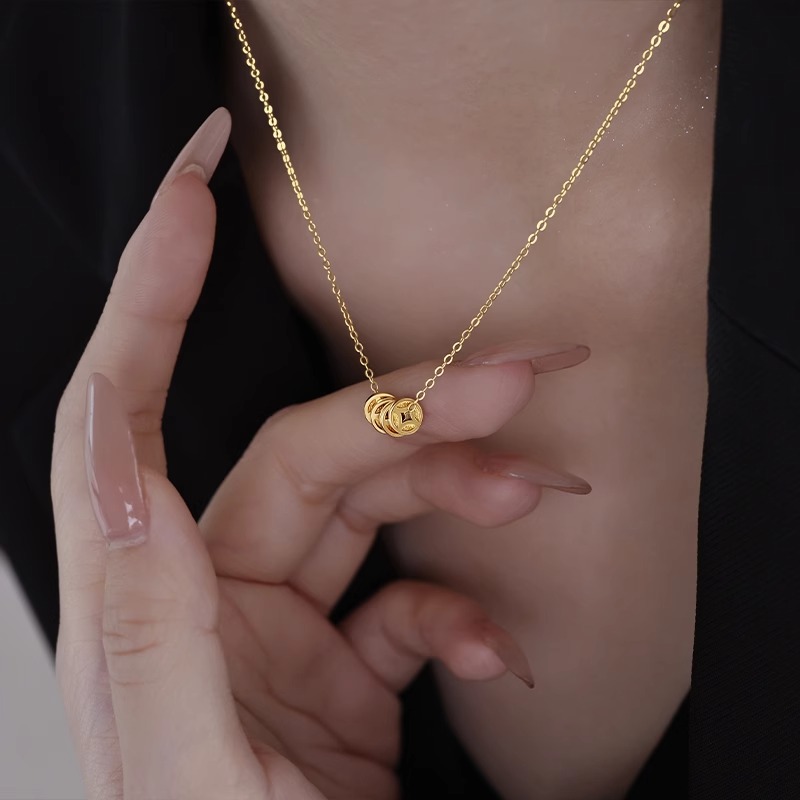 Light Luxury Women's Clavicle Chain Necklace - High-End Everyday Fashion Accessory