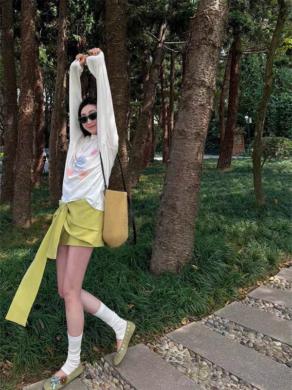 Lightweight Long Sleeve T-Shirt for Women, Hazy Floral Print, Summer Vibes, Sun Protection, Trendy Korean Style Top Lightweight Long Sleeve T-Shirt for Women, Hazy Floral Print, Summer Vibes, Sun Protection, Trendy Korean Style Top