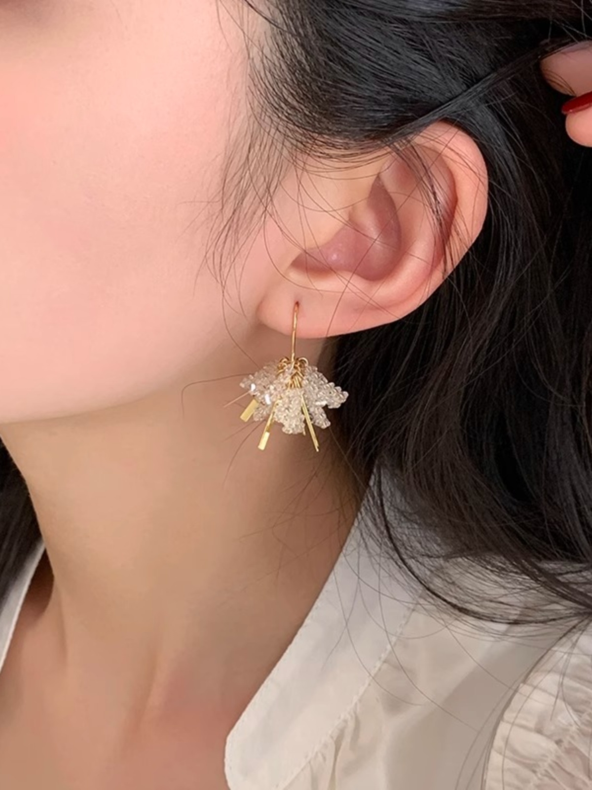 Lightweight No-Piercing Fireworks Ear Clips for Women - Sparkling Mosquito Coil Design for New Year Celebrations Lightweight No-Piercing Fireworks Ear Clips for Women - Sparkling Mosquito Coil Design for New Year Celebrations