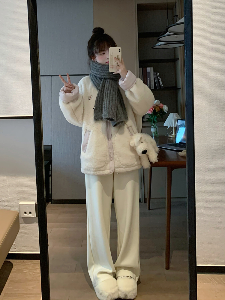 Lightweight Purple Diamond-Pattern Winter Jacket for Women - Warm Non-Bulky Cotton Outerwear in Trendy 90s Style Lightweight Purple Diamond-Pattern Winter Jacket for Women - Warm Non-Bulky Cotton Outerwear in Trendy 90s Style