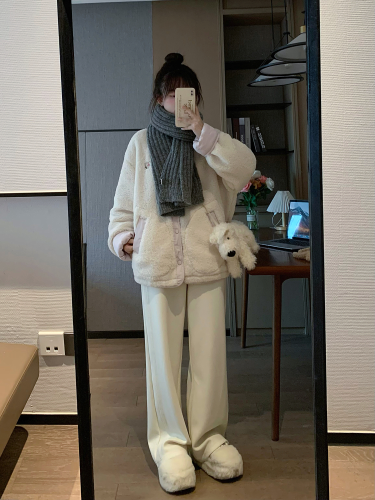 Lightweight Purple Diamond-Pattern Winter Jacket for Women - Warm Non-Bulky Cotton Outerwear in Trendy 90s Style Lightweight Purple Diamond-Pattern Winter Jacket for Women - Warm Non-Bulky Cotton Outerwear in Trendy 90s Style