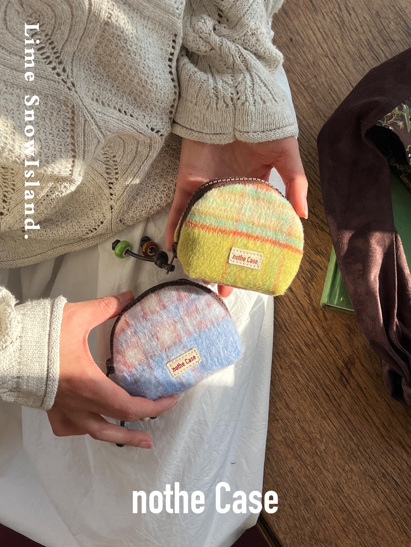 Lime Snow Island Woolen Coin Purse - Cute Plaid Headphone Storage Bag for Stylish Accessory Lovers